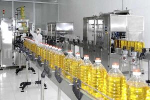 A worker operates a machine on an assembly line for the bottling and labelling of soybean oil at the Pyongyang Essential Foodstuff Factory in this undated photo released by North Korea's Korean Central News Agency (KCNA) in Pyongyang on June 8, 2013. Similarly undated pictures released by KCNA earlier on Saturday showed North Korean leader Kim Jong-un visiting the factory.        REUTERS/KCNA (NORTH KOREA - Tags: BUSINESS FOOD EMPLOYMENT) ATTENTION EDITORS  THIS PICTURE WAS PROVIDED BY A THIRD PARTY. REUTERS IS UNABLE TO INDEPENDENTLY VERIFY THE AUTHENTICITY, CONTENT, LOCATION OR DATE OF THIS IMAGE. NO THIRD PARTY SALES. NOT FOR USE BY REUTERS THIRD PARTY DISTRIBUTORS. FOR EDITORIAL USE ONLY. NOT FOR SALE FOR MARKETING OR ADVERTISING CAMPAIGNS. THIS PICTURE IS DISTRIBUTED EXACTLY AS RECEIVED BY REUTERS, AS A SERVICE TO CLIENTS - RTX10G79